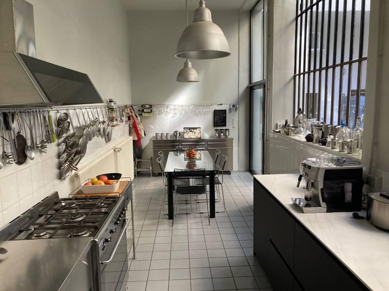 Ancien local soyeux - Cuisine contemporaine pour loft