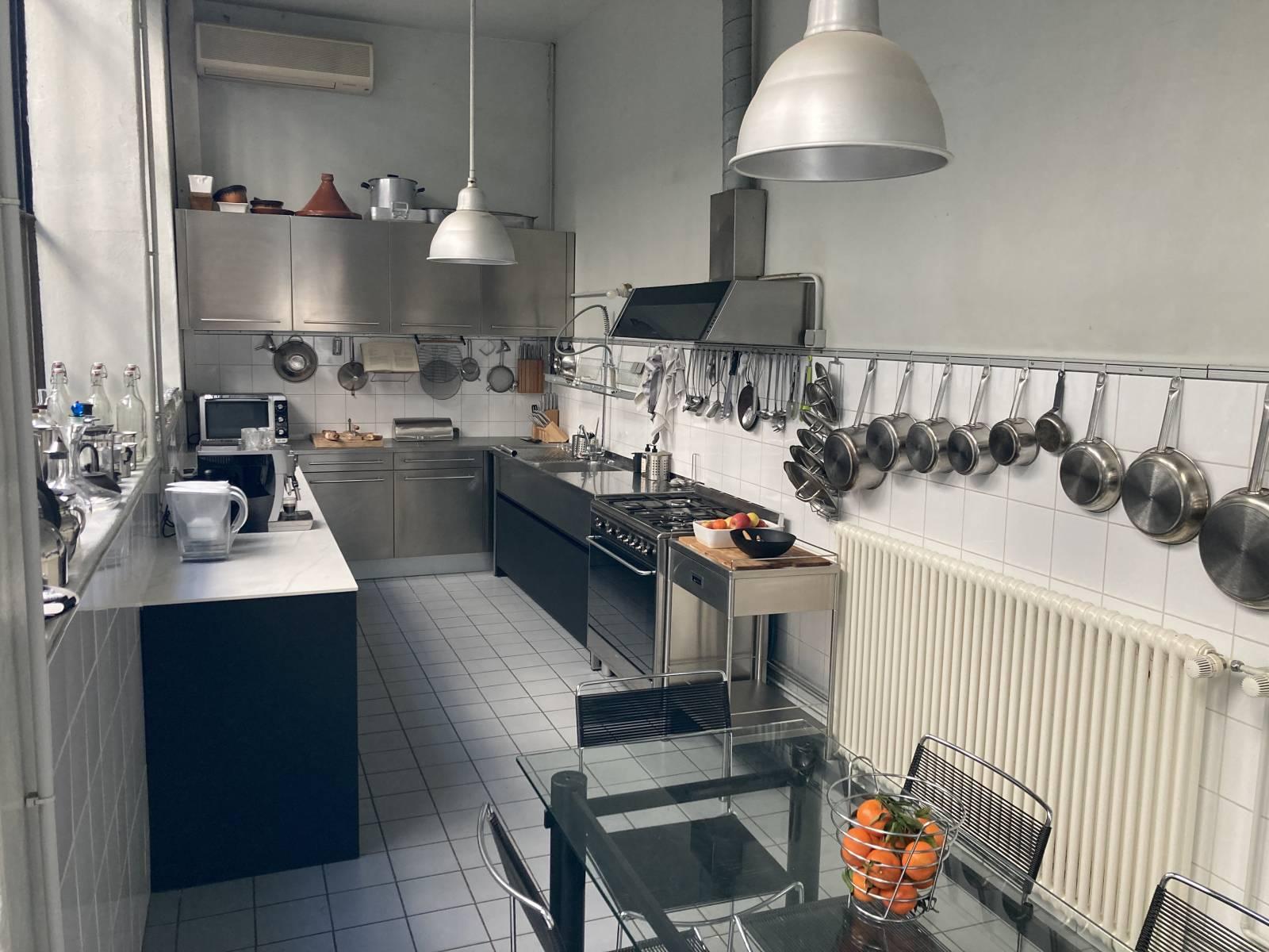 Rangements inox - Cuisine contemporaine pour loft