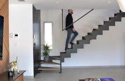 Maison d'architecte est lyonnais - escalier minimaliste